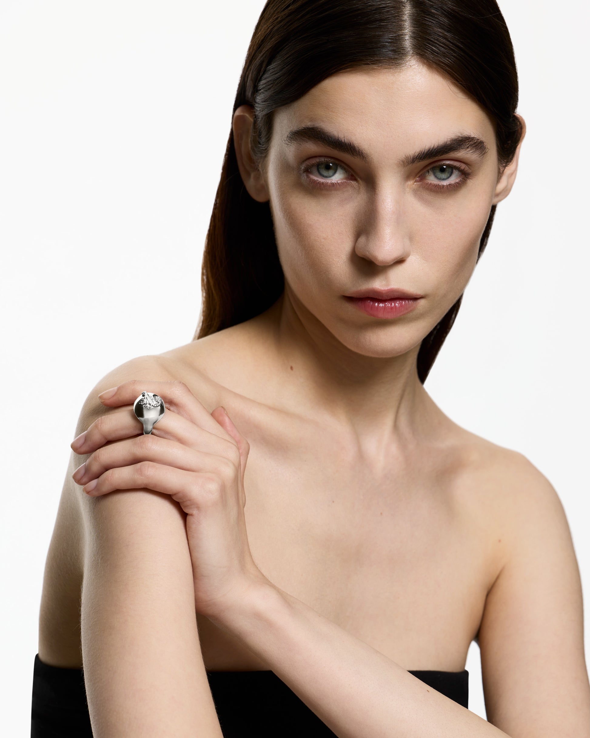 Carapace Knuckle Ring Scorpion – Rhodium Vermeil