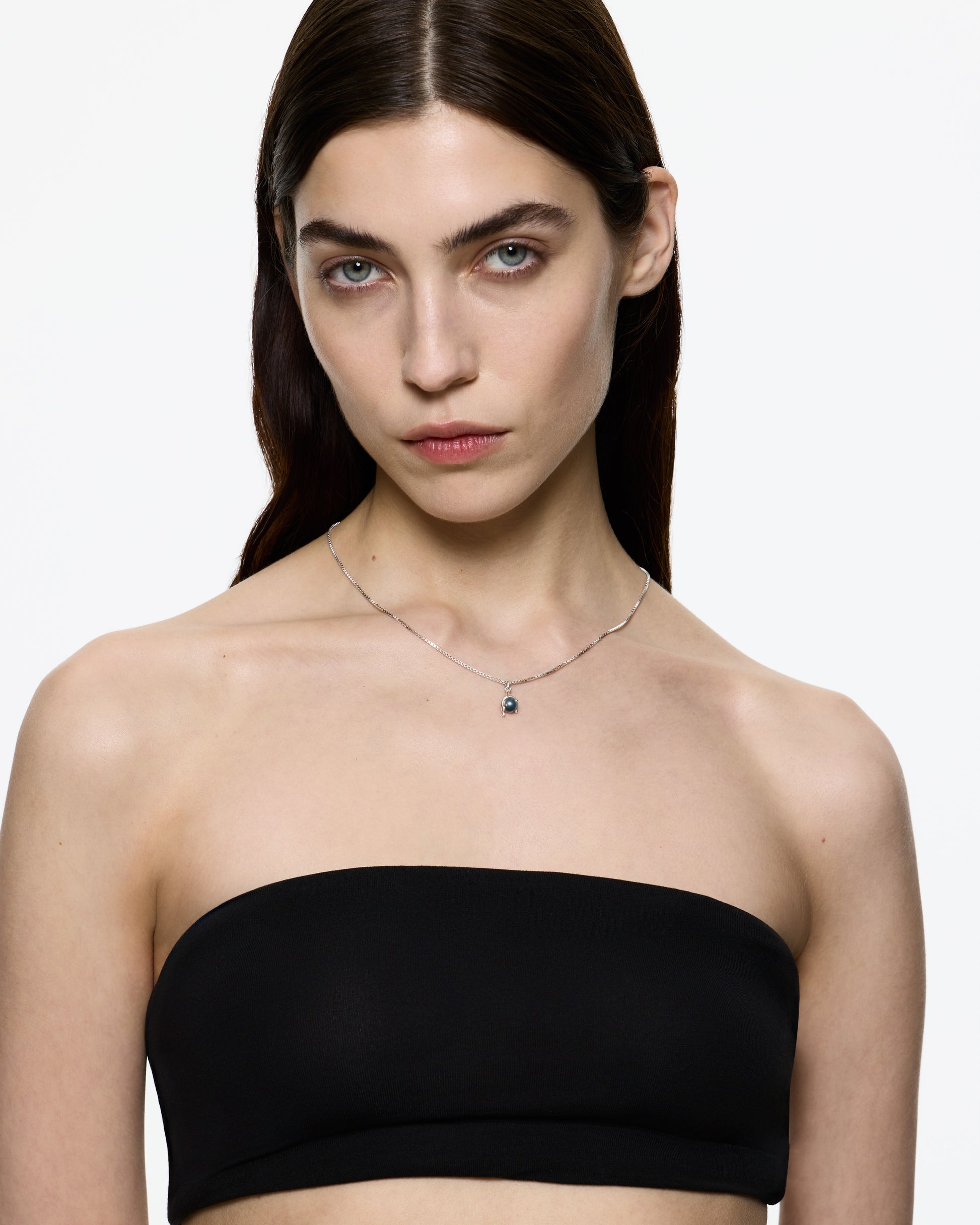 Model wearing Black pearl melt necklace rhodium vermeil