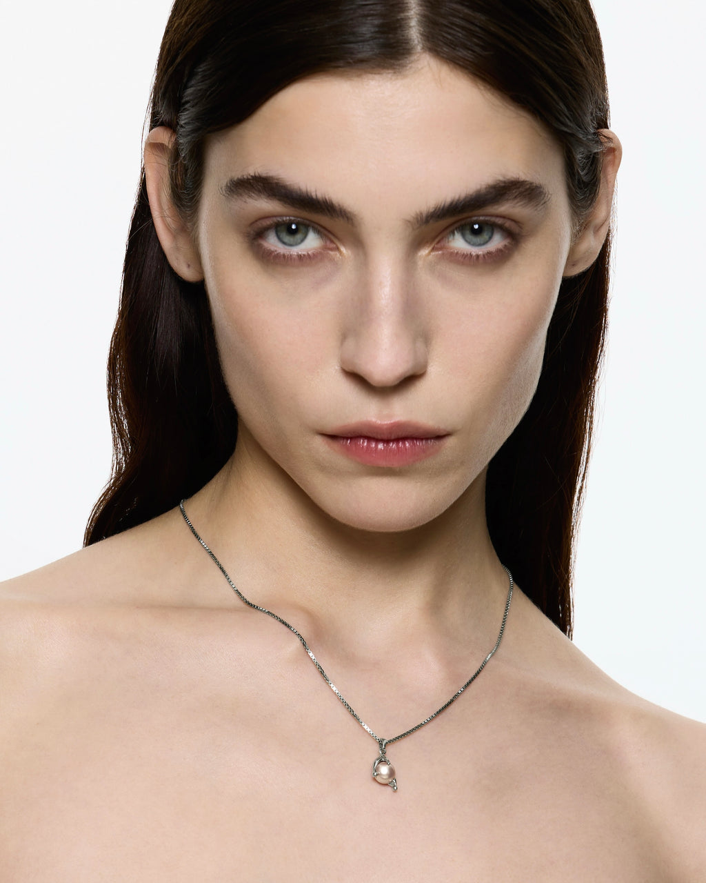 Model wearing Alan Crocetti Nano Pearl melt necklace rhodium vermeil