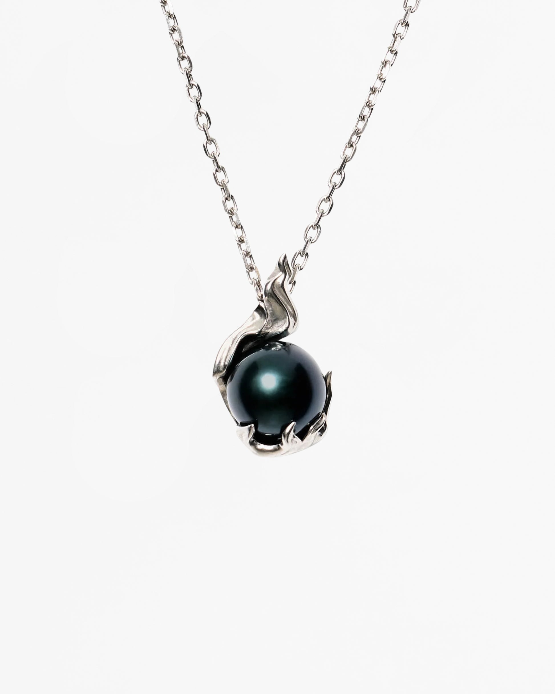 Black pearl flame pendant necklace