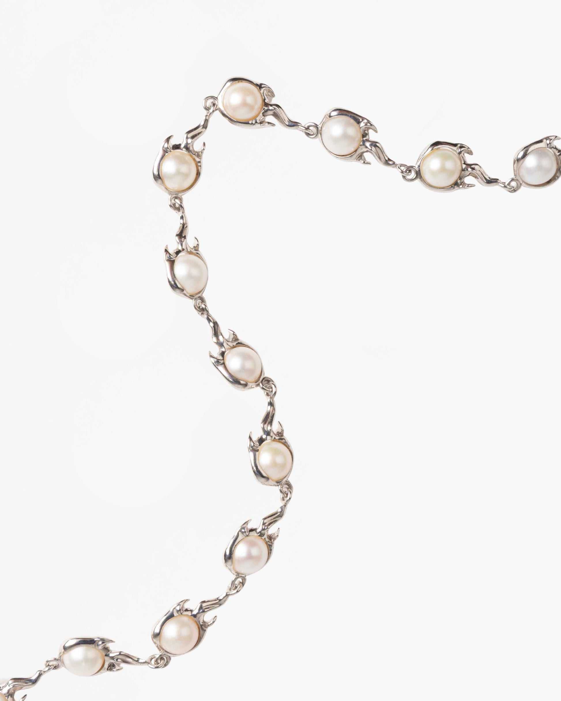 Freshwater pearl choker detail